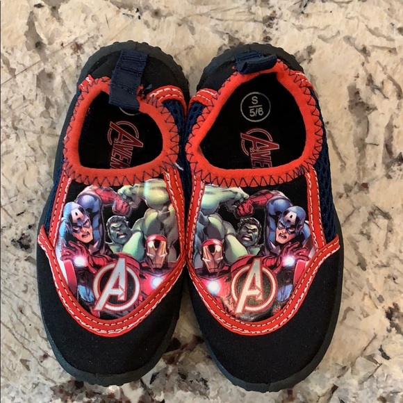 Marvel avengers kids water shoes 5/6 - Picture 3 of 6
